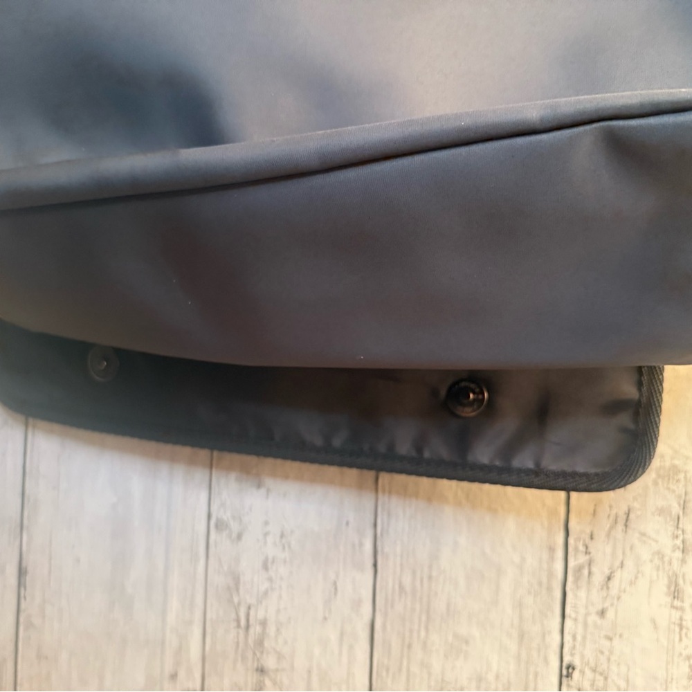 The Metropolitan Museum of Art Messenger Bag Gray Renaissance M Dot - Picture 9 of 9